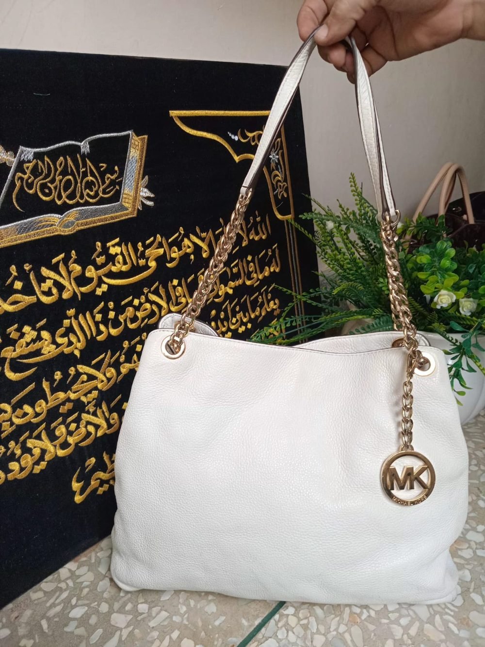 Michael Kors Chain Shoulder Bag in White - real photo